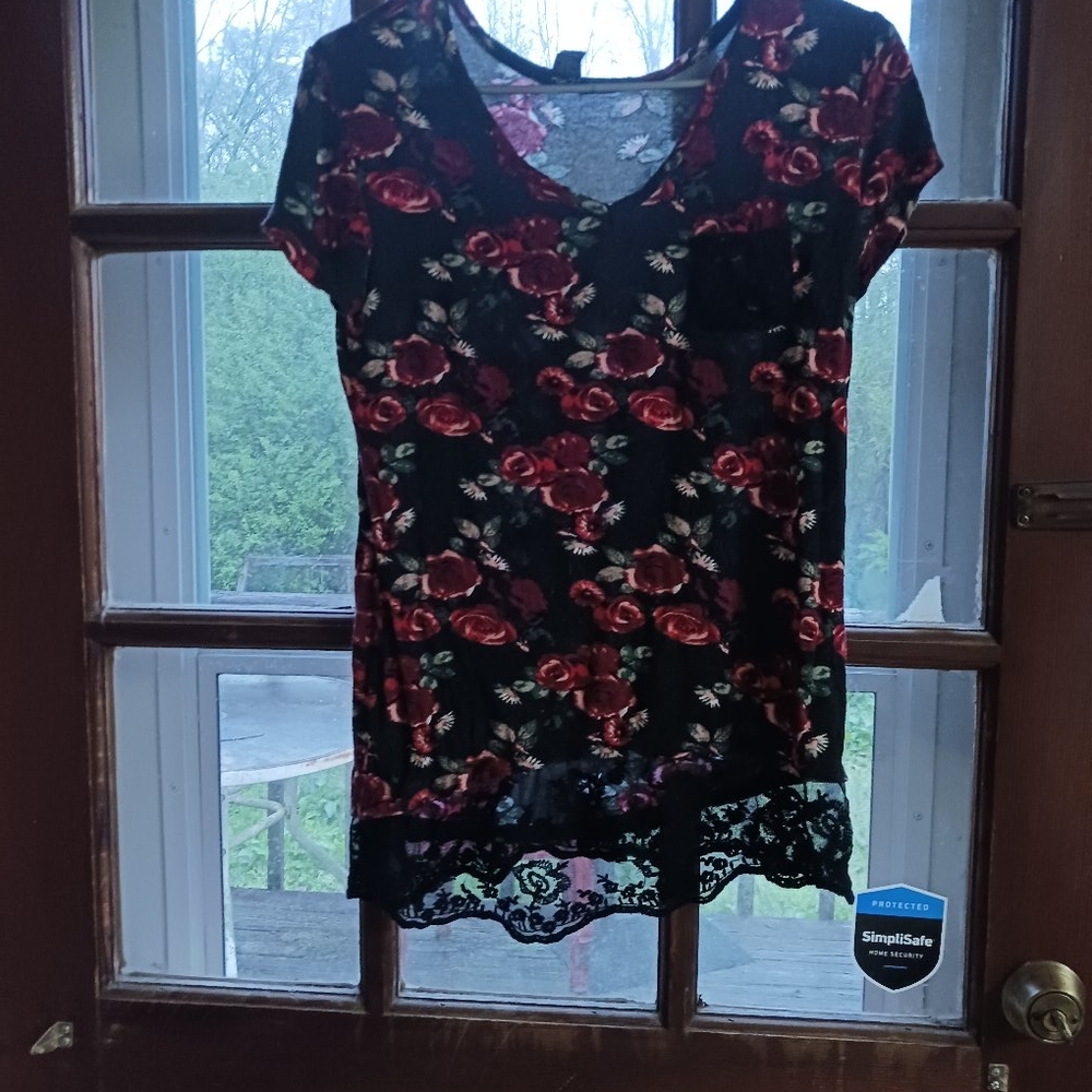 Rue21 Red and Black Floral Lace V-Neck Blouse